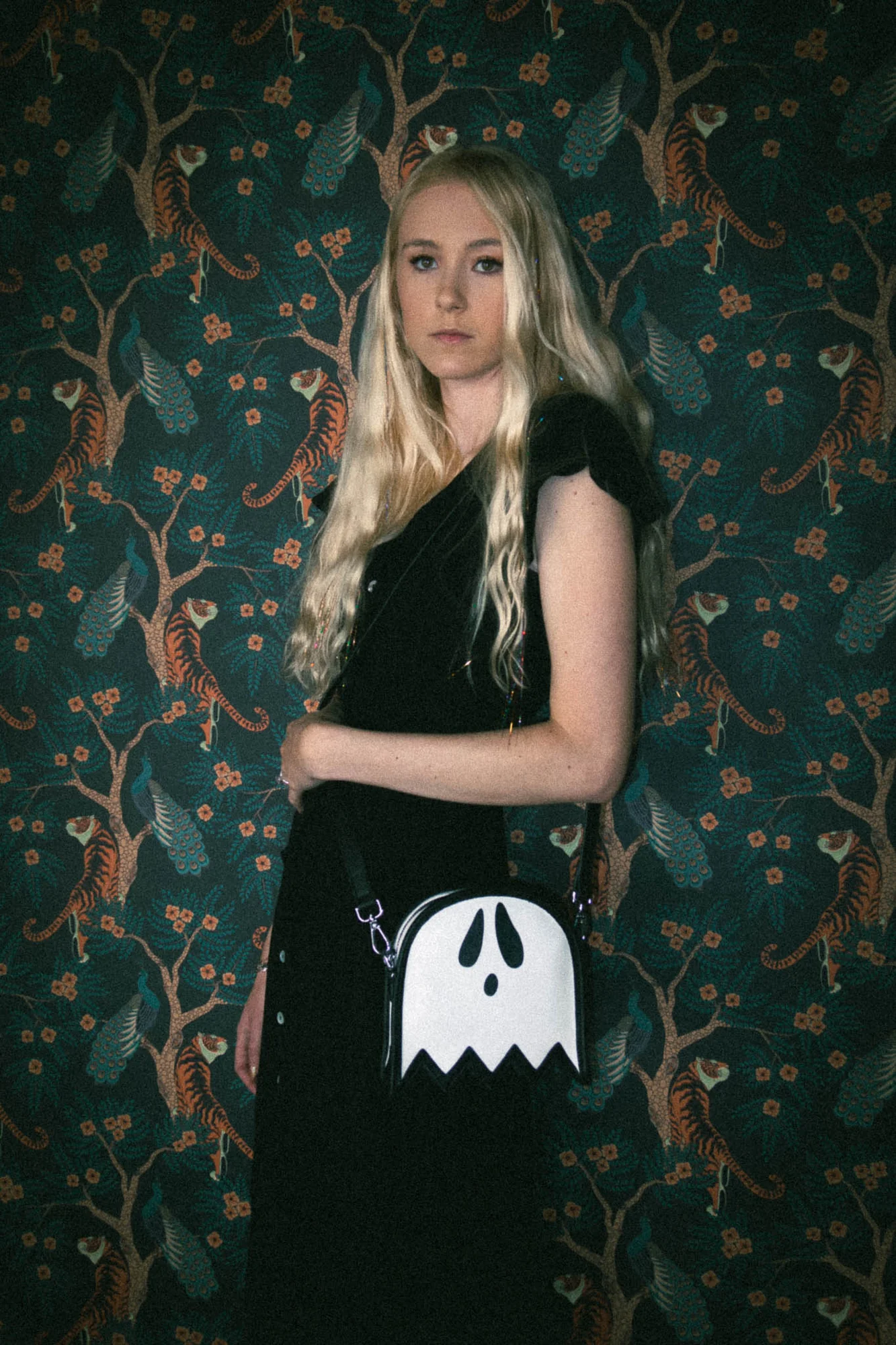 ectogasm-ghost-shaped-crossbody-purse-womens-alternative-fashion-accessories_2000x2000